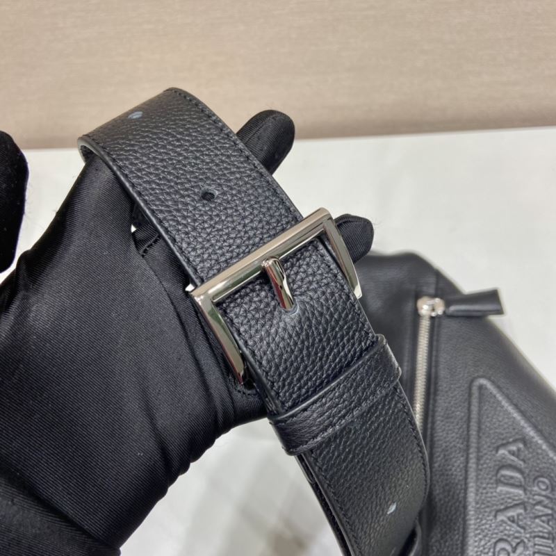 Pra*a triangle pouch
